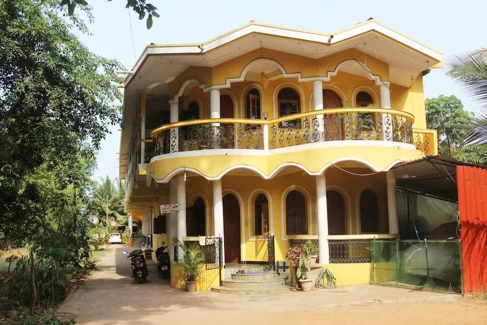 Lloyds Tourist Rooms