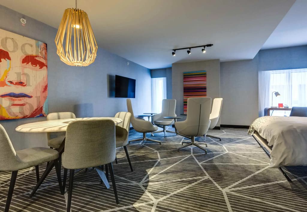 Renaissance Montreal Downtown Hotel