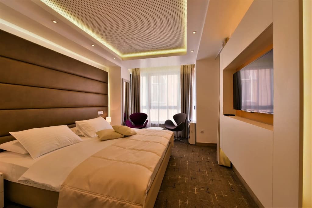 Apeiro City Avant-garde Hotel