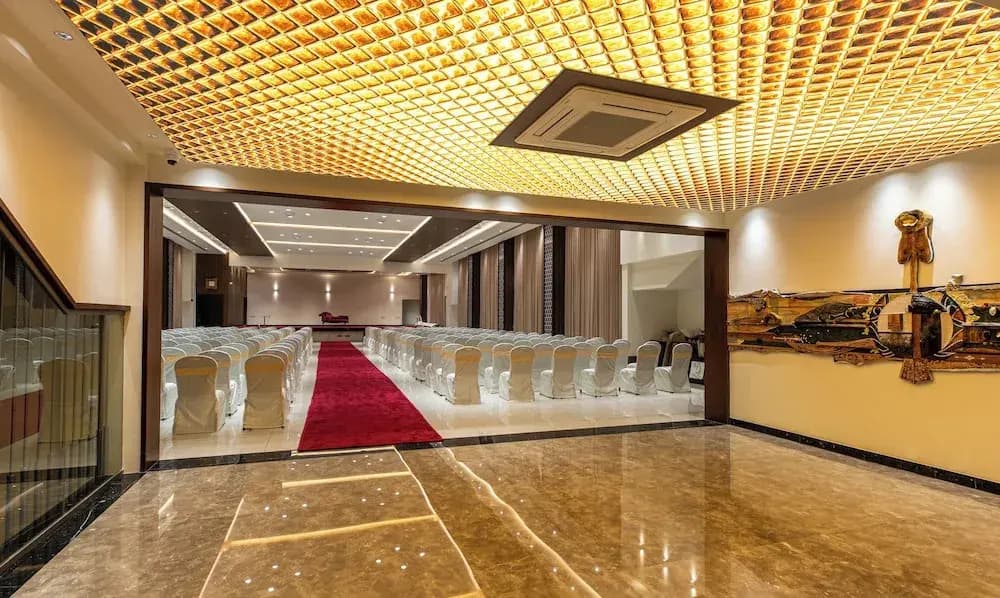 Hotel M Pro Palace Mysore - 12 Minutes to Mysore Palace