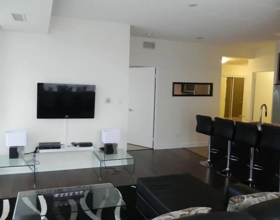 Pathway Luxury Suites - 4065 Brickstone