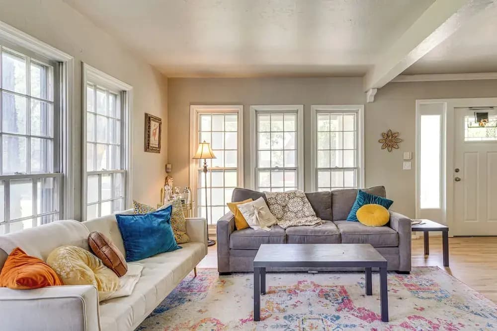 3 Mi to Dtwn Okc: Pet-friendly Paseo Gem!