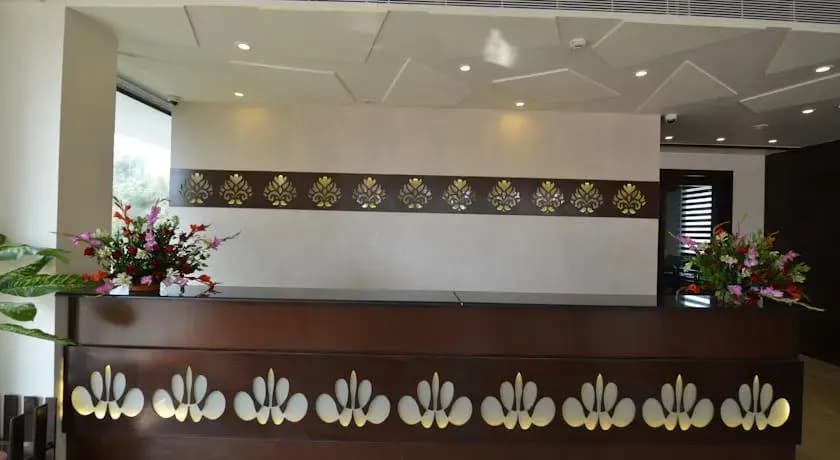 Hotel The Grand Saakar Tiara