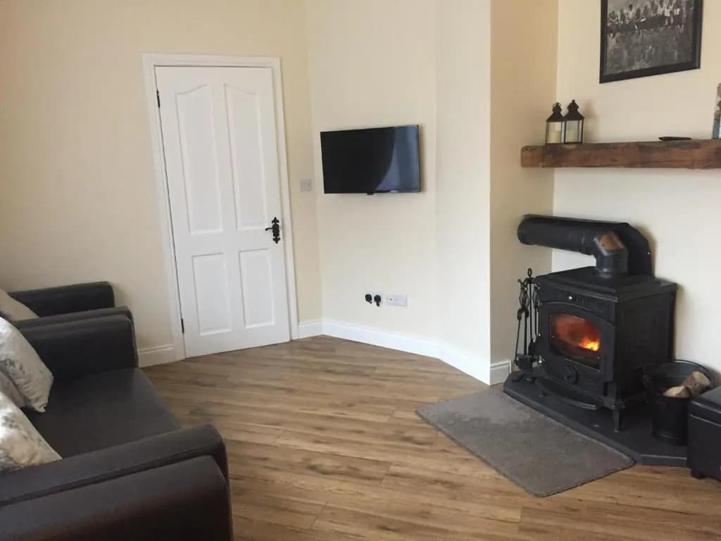 Kits Lodge Crover