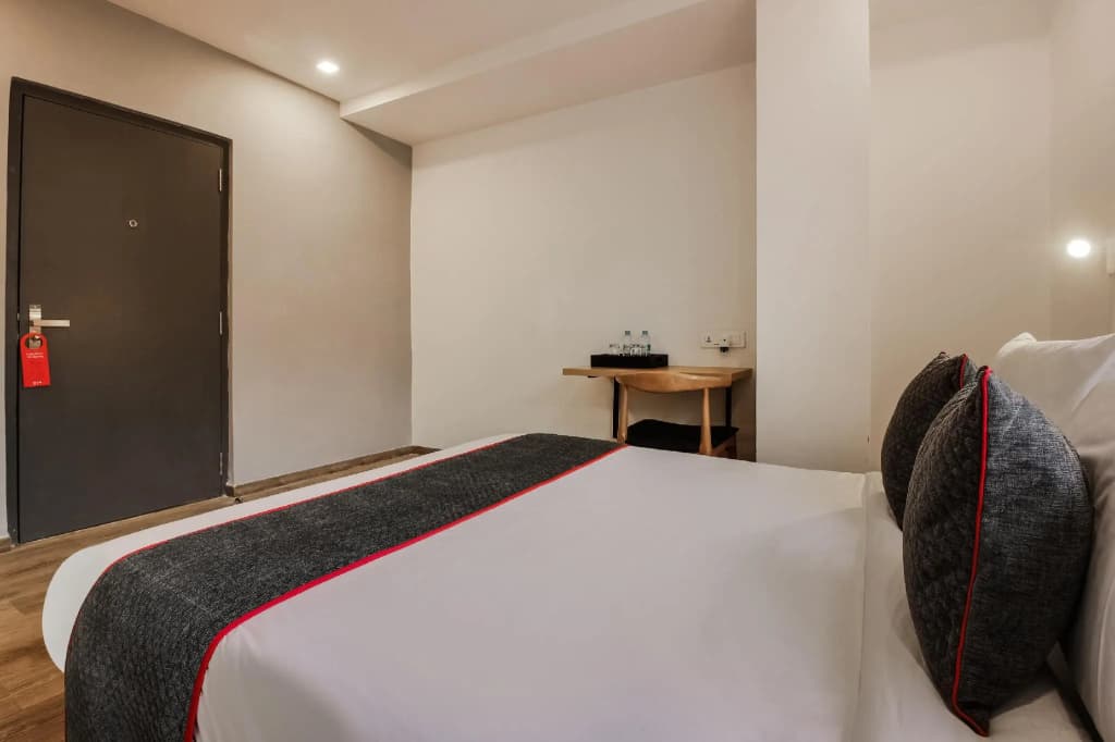 Super Townhouse 359 Begumpet Near Hyderabad Central