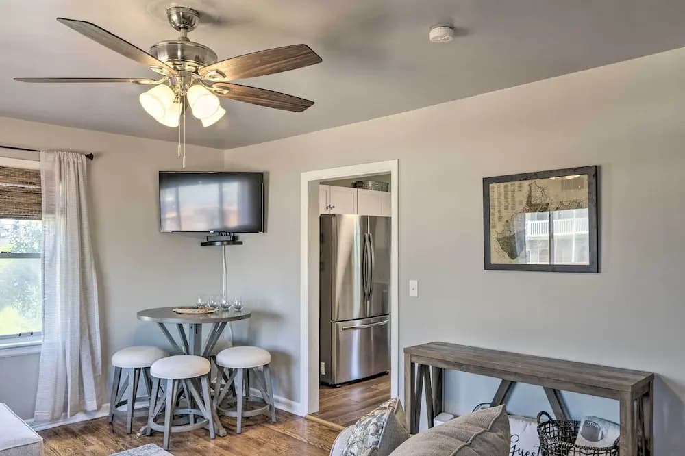 Morgantown Home w/ Patio: Near WVU Football!