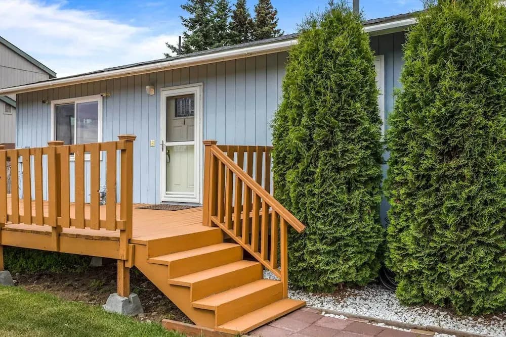 Updated Townhome: Near Airport & Shopping!