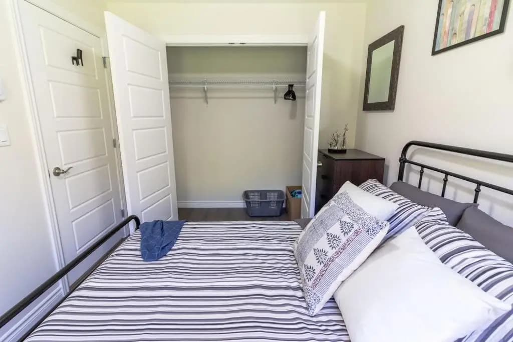 Gorgeous Condo Near UNB Hospital w Parking 202