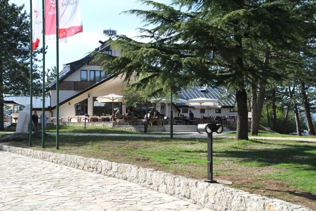 Photo 10
