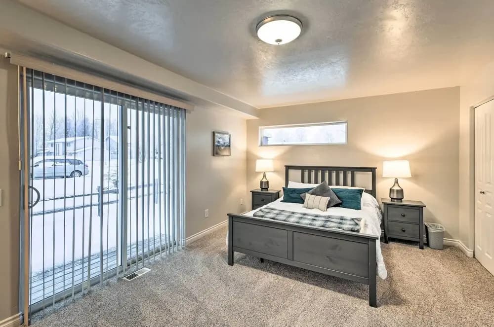 Cozy Anchorage Townhome < Half Mile to Jewel Lake!