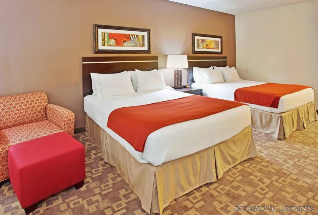 Holiday Inn Express Hotel and Suites Lincoln Airport By IHG