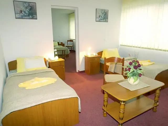 Karoly Hotel