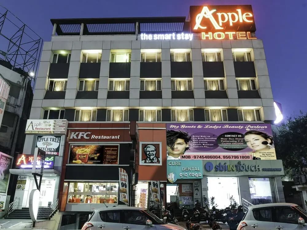 Capital O 4493 Apple Hotel