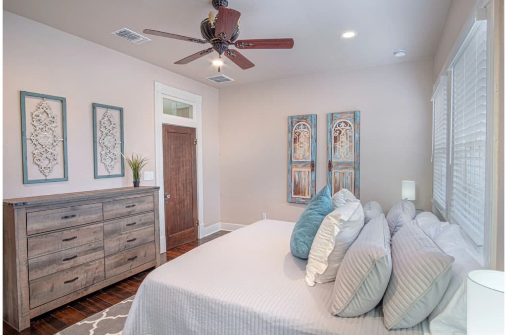 Beautiful Craftmans  4BR/2,5BA Home Near Downtown
