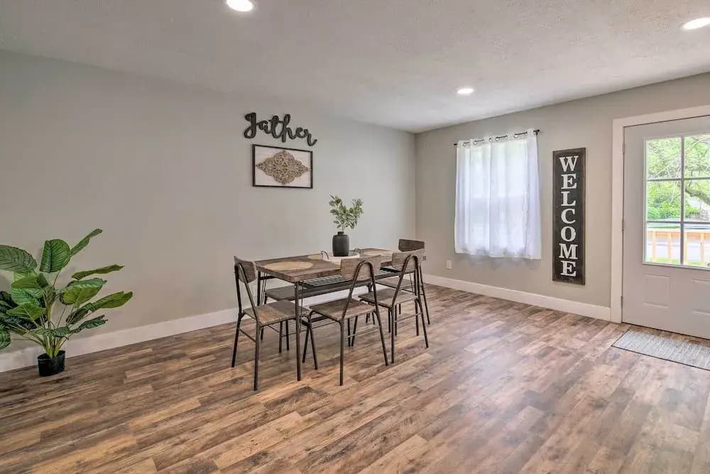 Modern Springfield Home Near Parks & Museums