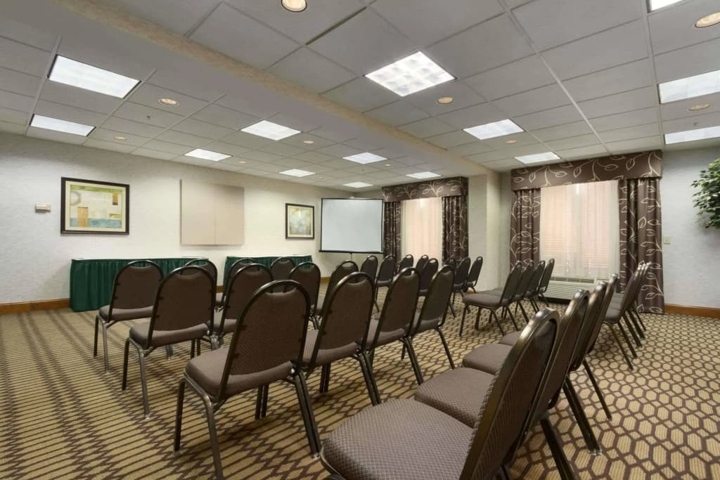 Holiday Inn Express Fayetteville – Fort Bragg by IHG