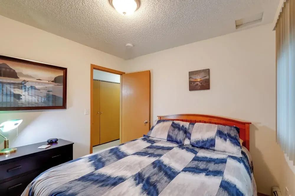 Fairbanks Alaskan Abode ~ 1 Mile to Pioneer Park!