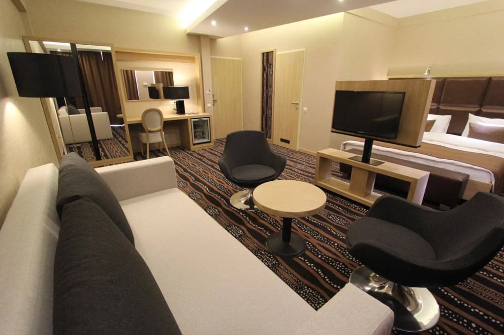 Photo 6