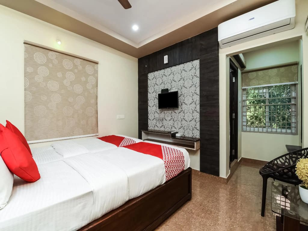 OYO 28131 Bhimas Residency