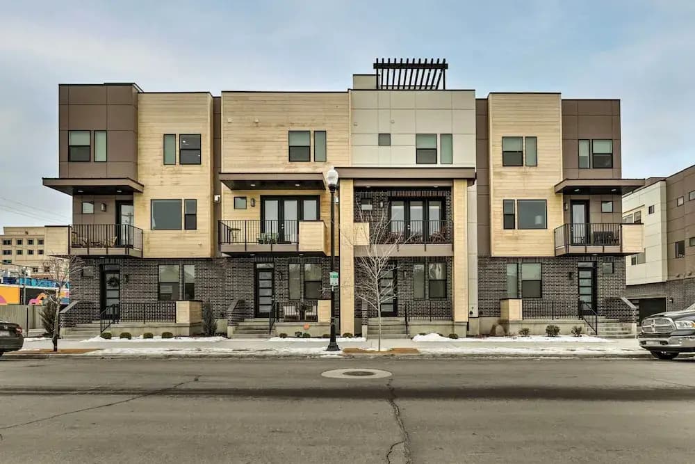 3-story Provo Townhome: 1 Mi to Byu!