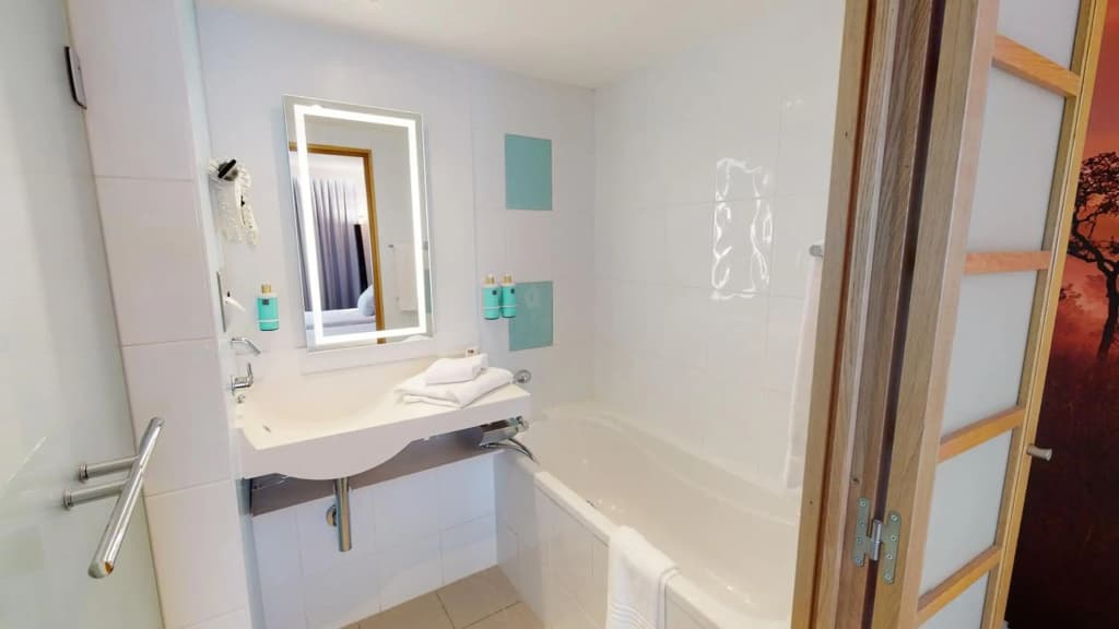 Photo 8
