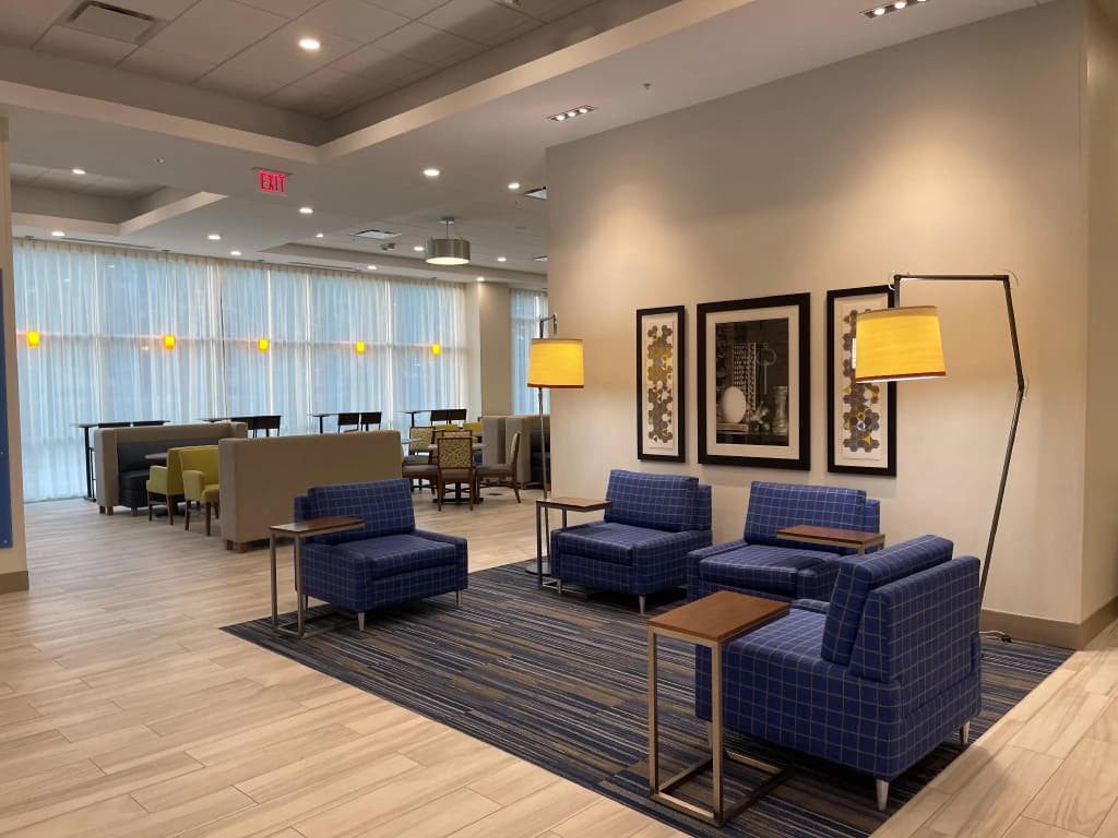 Holiday Inn Express & Suites Lincoln Downtown by IHG