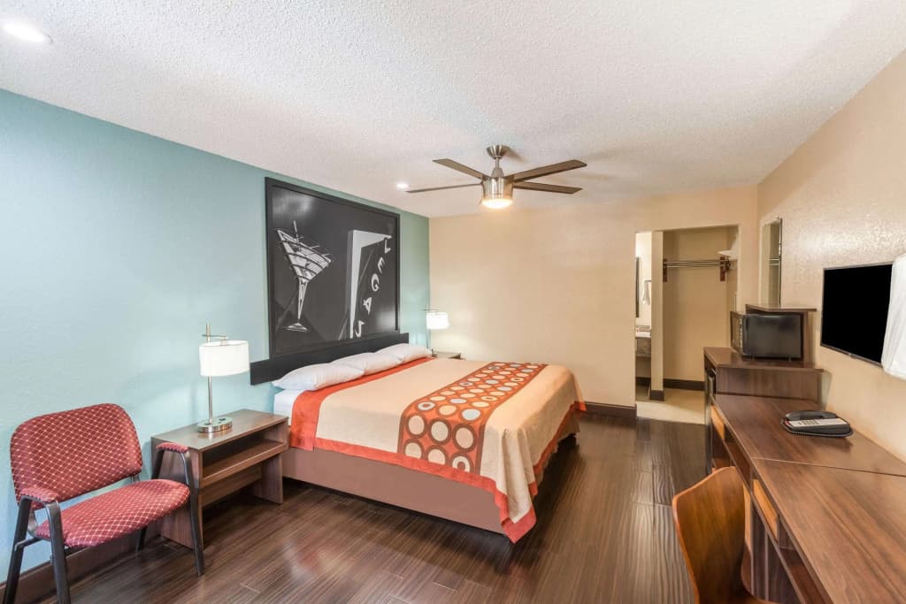 Super 8 By Wyndham Austin University/Downtown Area