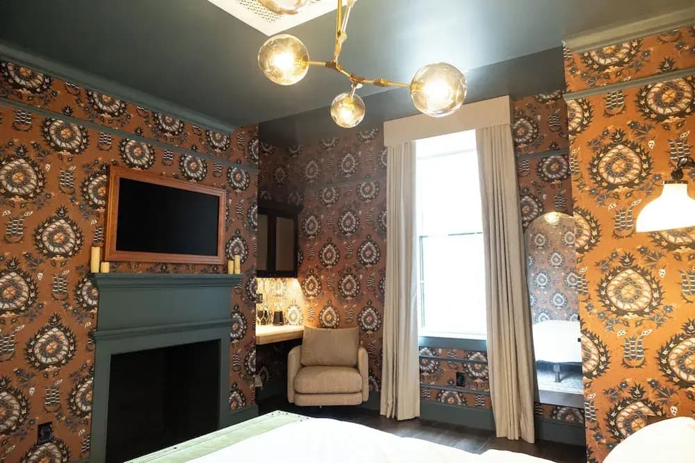 The Gas Lamp Hotel