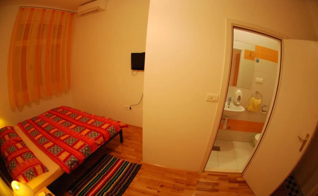 Photo 8