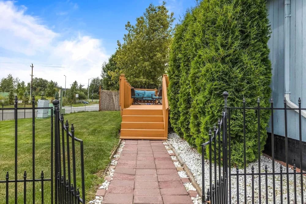 Updated Townhome: Near Airport & Shopping!