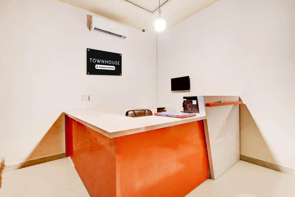 Townhouse Sarai Metro Station Formerly Palla