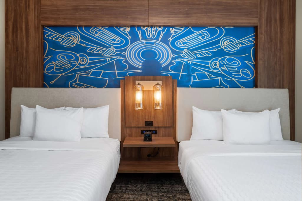 La Quinta Inn & Suites by Wyndham Nashville Downtown / Stadium