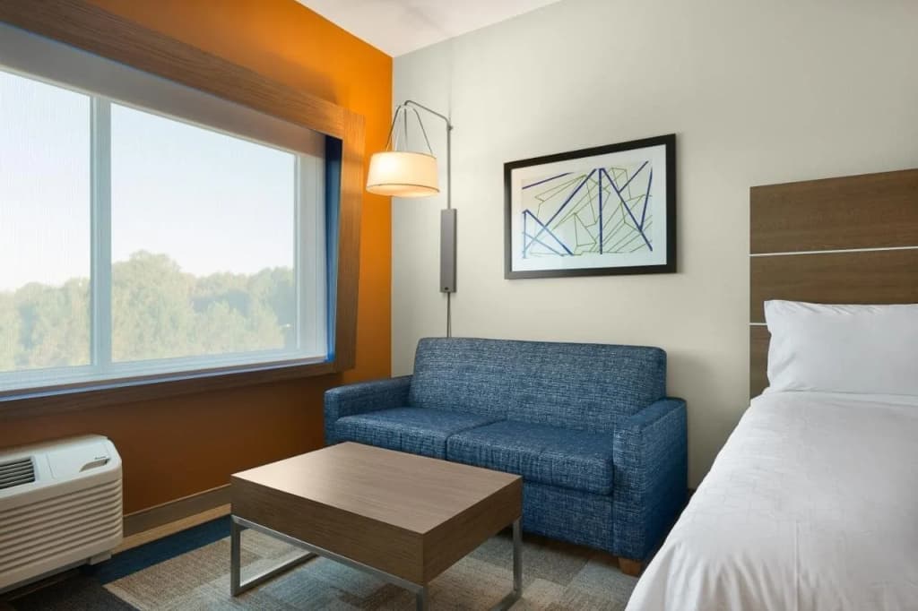 Holiday Inn Express And Suites Fayetteville South By IHG