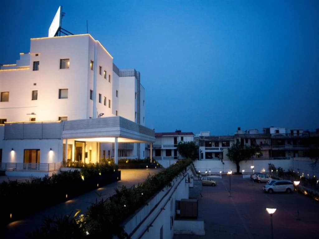 Vibe by The LaLiT Traveler Hotel