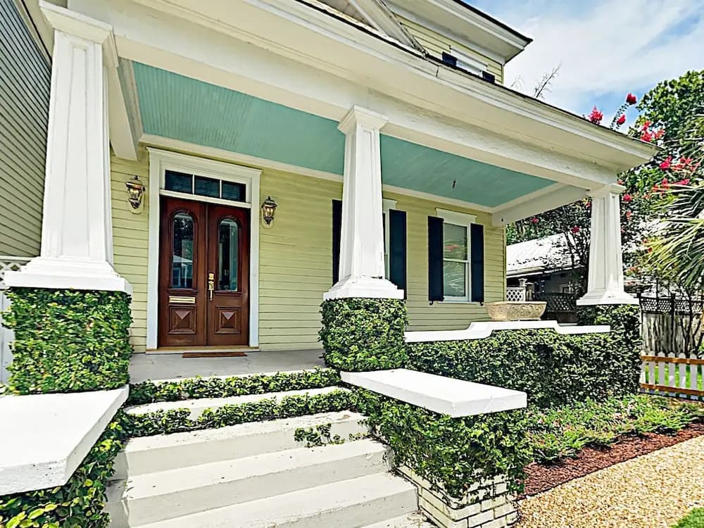 New Listing! Hip : 1 Mile To Forsyth Park 3 Bedroom Home