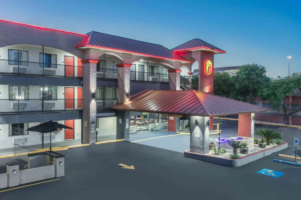 Super 8 By Wyndham Austin University/Downtown Area