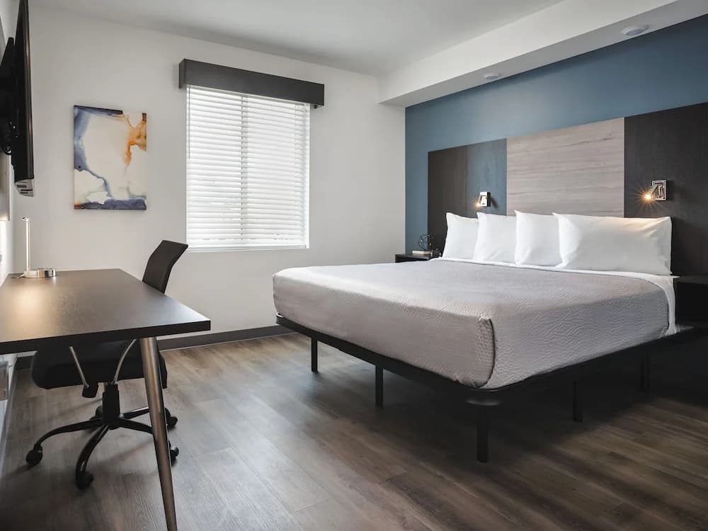 stayAPT Suites Louisville North-Clarksville