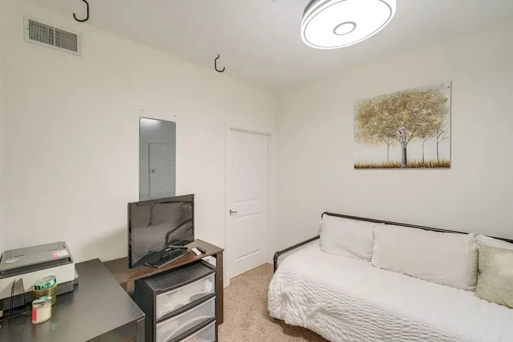 3 Mi to Dtwn Cleveland: Condo w/ Lake Erie Views!