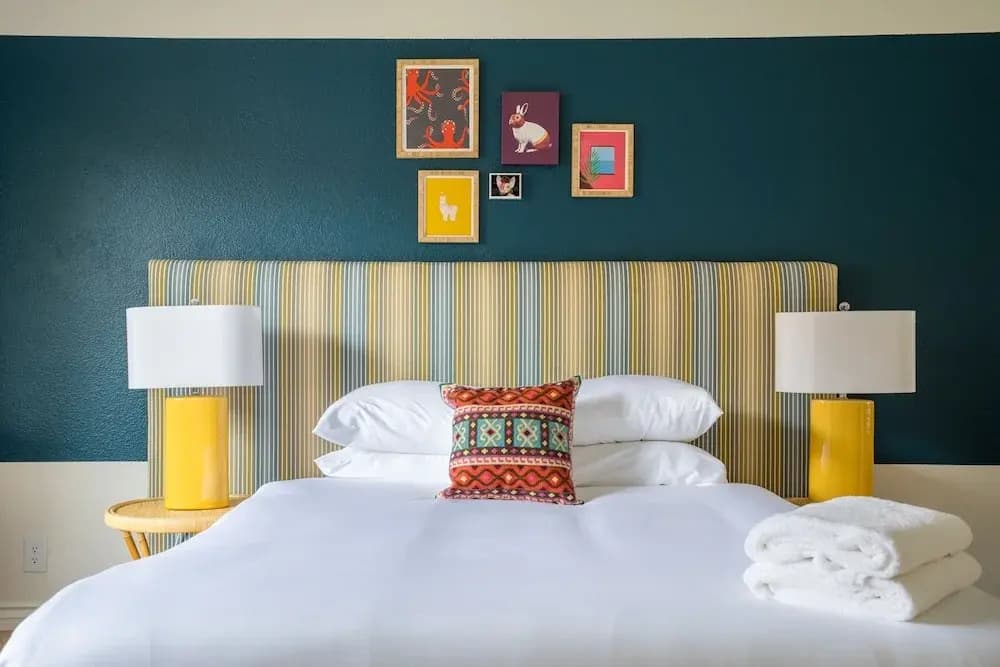 WanderJaunt | Emerald St Townhomes