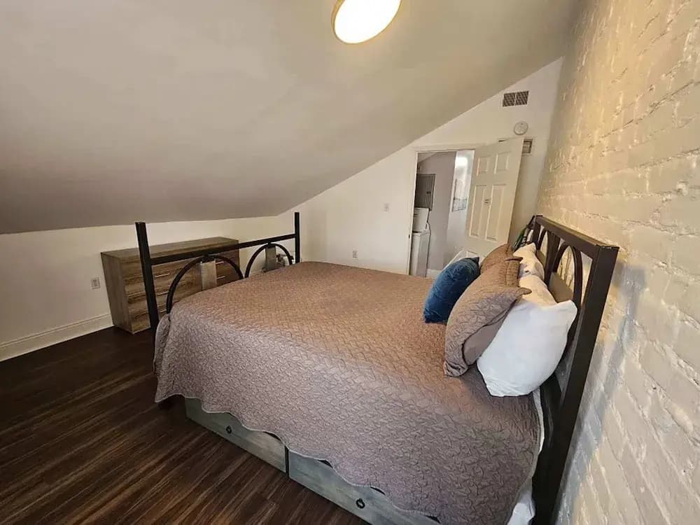 Heart of Mainstrasse Apt 4