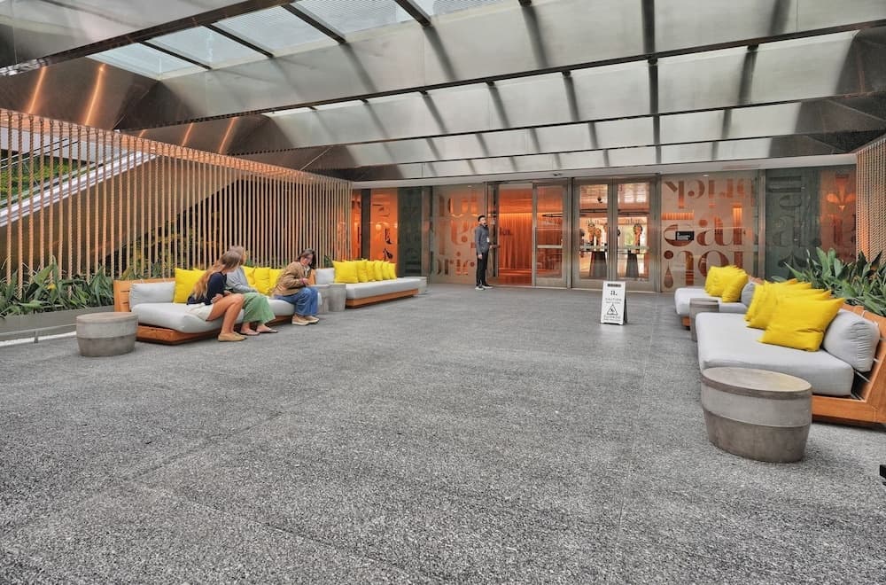 RS Suites - The AKA Residence