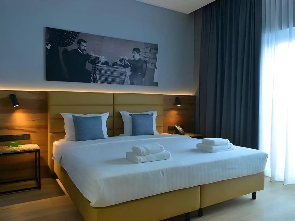 mk | hotel tirana