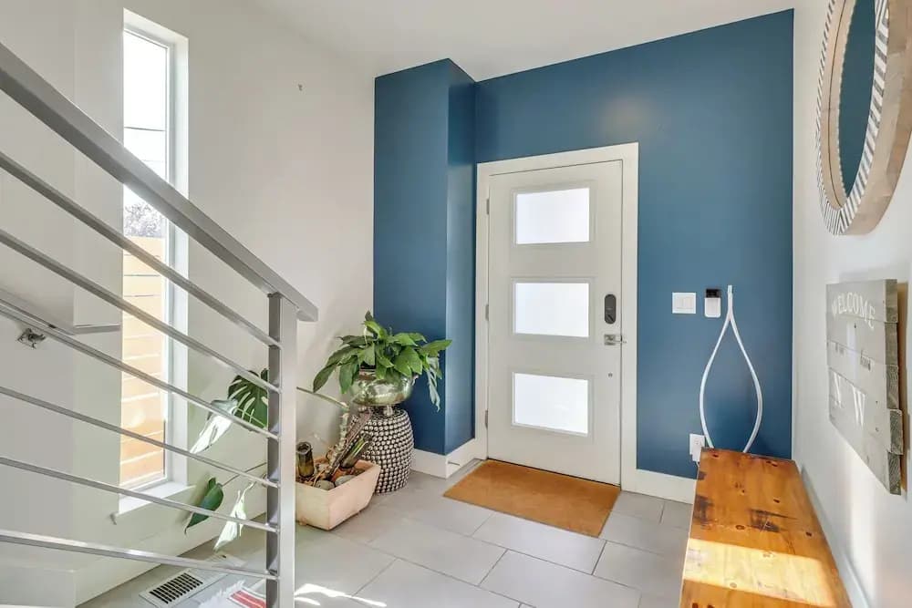 < 2 Mi to Dtwn Reno: Luxe Midtown Gem w/ Patio