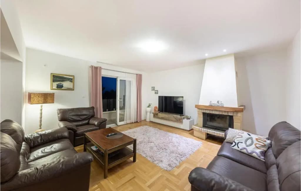 Four-Bedroom Holiday Home in Klis