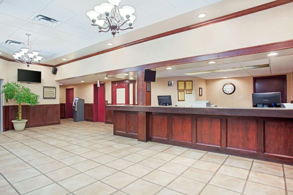 Ramada by Wyndham Red Deer Hotel and Suites