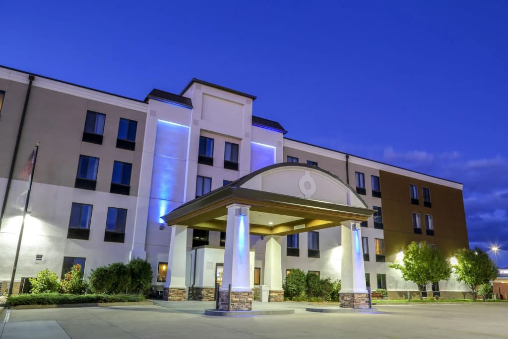 Holiday Inn Express Fargo - West Acres By IHG