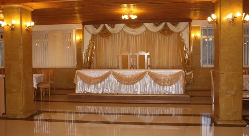Grant Ton Hotel and Restaurant