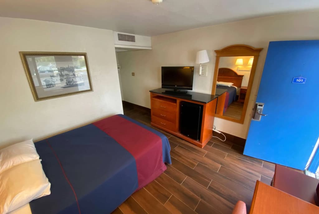 Americas Best Value Inn & Suites-Walker/Grand Rapids North