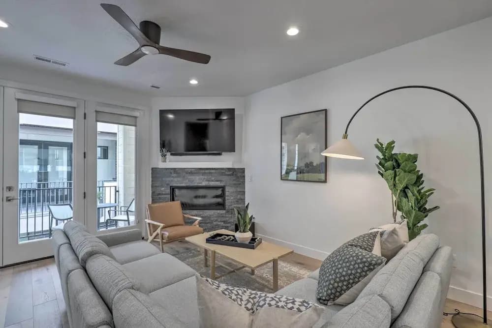 Chic & Sunny Provo Townhome w/ Rooftop Deck!