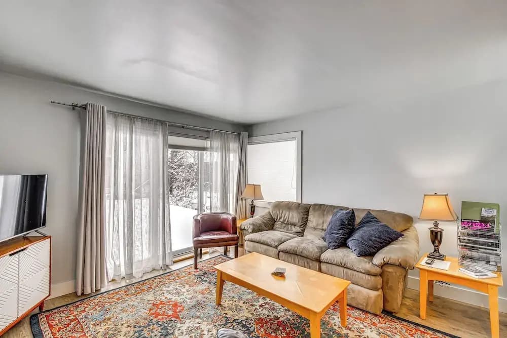 Near Hiking: Cozy Anchorage Retreat w/ Fireplace!